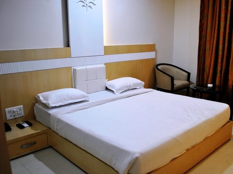 The Sapphire Grand Hotel Varanasi Phòng bức ảnh