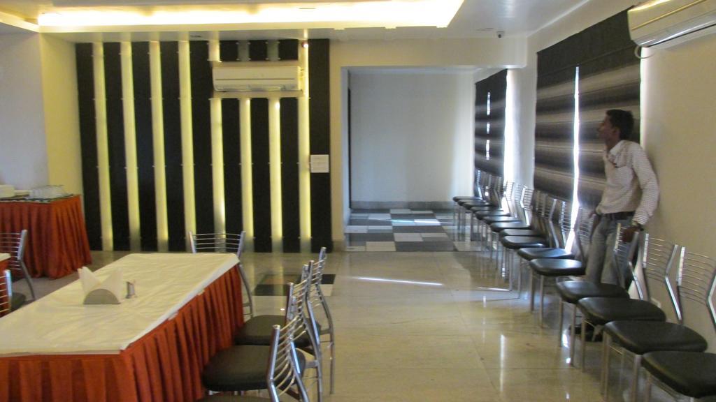 The Sapphire Grand Hotel Varanasi Ngoại thất bức ảnh